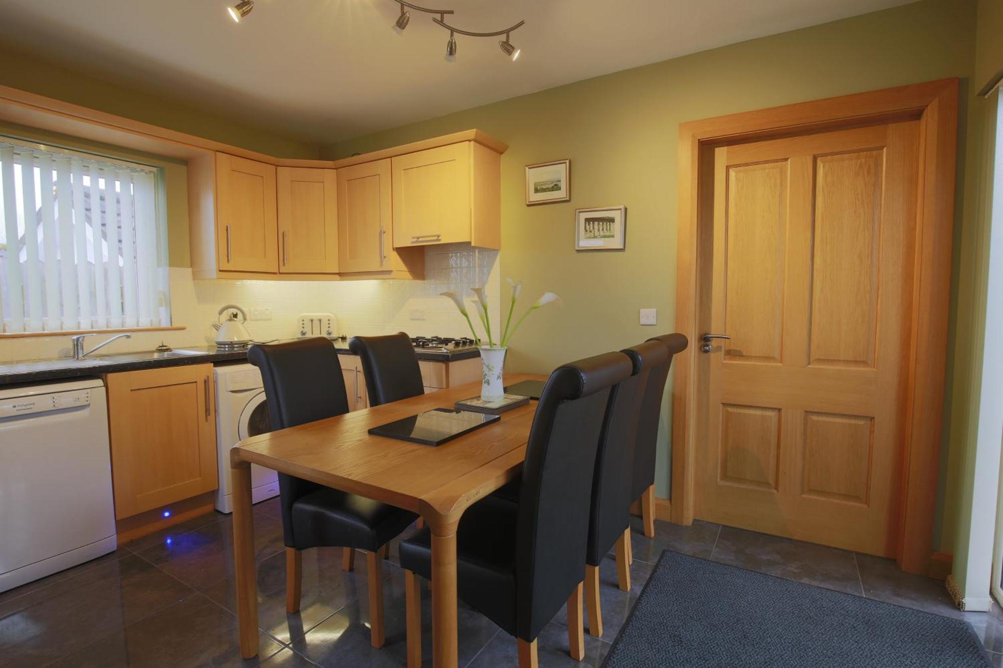 Spacious 4 Bedroom Home - 5 Min Walk To Town إيننيسكيلن المظهر الخارجي الصورة
